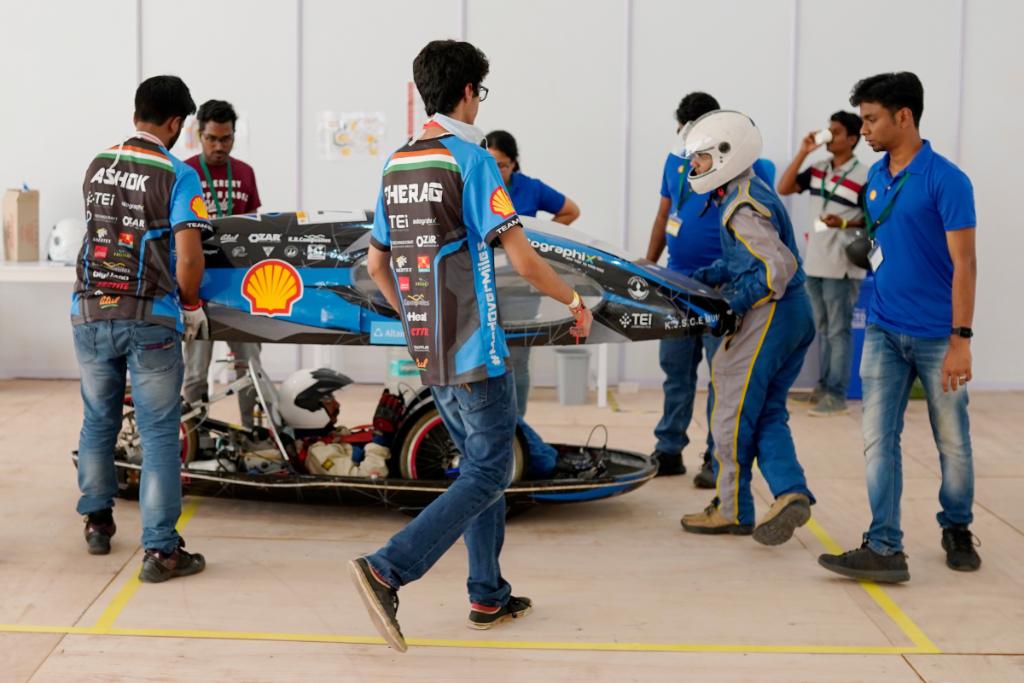 Shell_India's tweet photo. Action stations! 🔧🚗 24 student teams from across India put the finishing touches to their energy-efficient #ShellEcoMarathon vehicles. More: https://t.co/Z4UOMt4qeX #MakeTheFuture https://t.co/ncsjxHHI7z