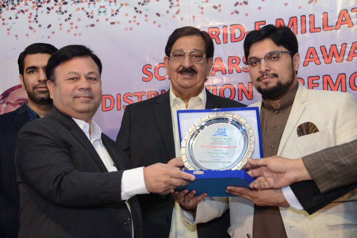 MinhajulQuran's tweet photo. President Minhaj ul Quran @DrHussainQadri participated in Farid e Millat scholarship award disribution ceremony organized by Minhaj Education Society. Speaking at the occasion distributed awards and cash prizes among the position holder students. https://t.co/x6rbONY2Xk