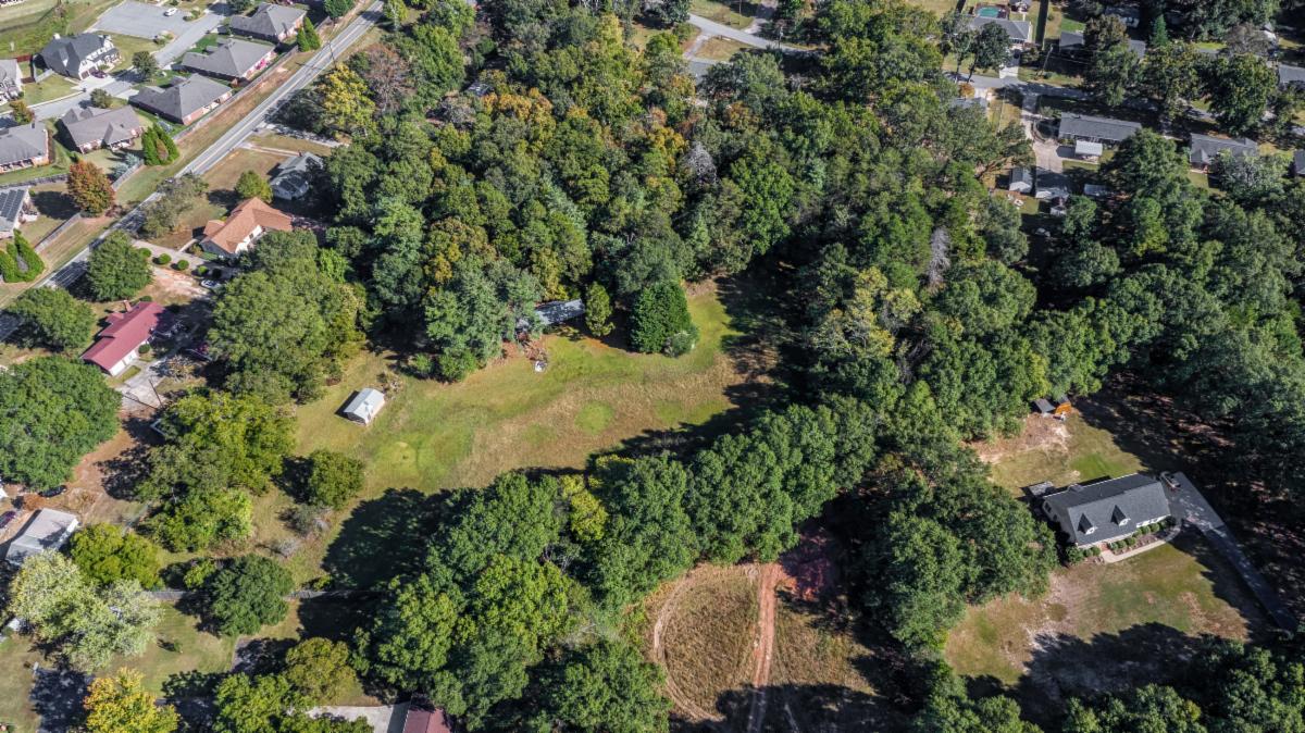 MearesProperty's tweet image. TODAY at 1:00 pm - Lyman SC Home and Acreage!  The auction will be held at the home located at 106 Medallion Lane, Lyman, SC.  Preview begins at 12:00 pm.   #realestate #lymansc #auction #REALTOR #acreage #landinsc conta.cc/2Oxq9po