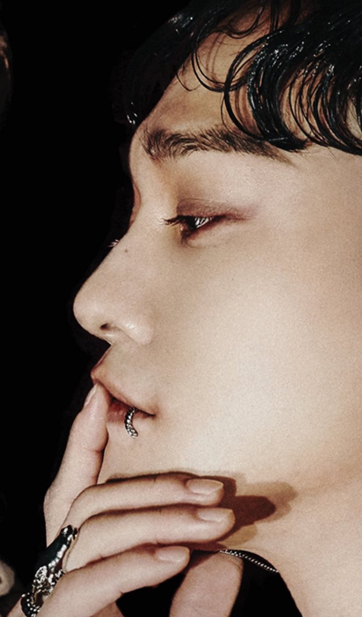cilekliimonataa's tweet photo. THIS ERA BELONGS TO HIM HE IS THE COVER OF THIS ERA FIGHT ME BITCH 

 #ObsessedWithCHEN https://t.co/Z5YYz7iwUF