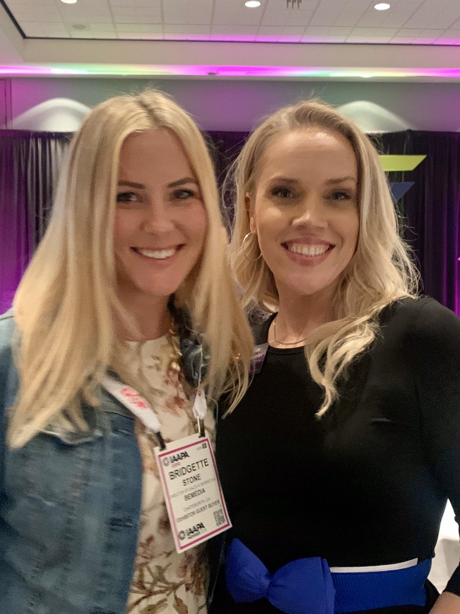 BridgettesTweet's tweet photo. Way to go, @Kimberdawn14 ! #PowerfulPresentation at #IAAPAexpo #GuestService https://t.co/8A4nYWWPqG