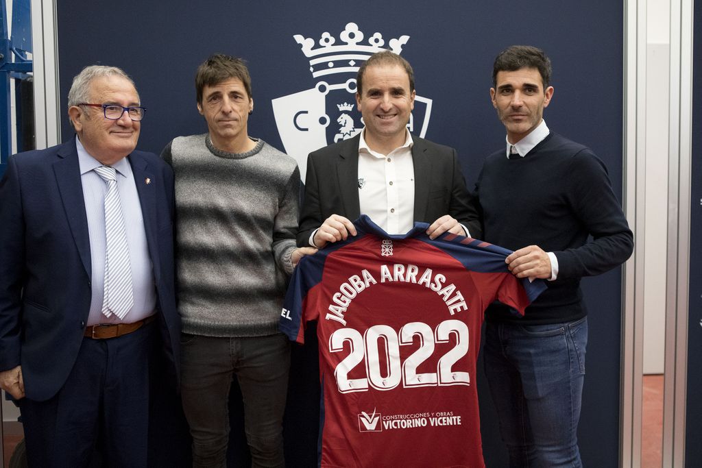 Osasuna's tweet photo. 🍍 ¡Equipazo! 🙌

#Jagoba2022 https://t.co/AqhHAN7S6I