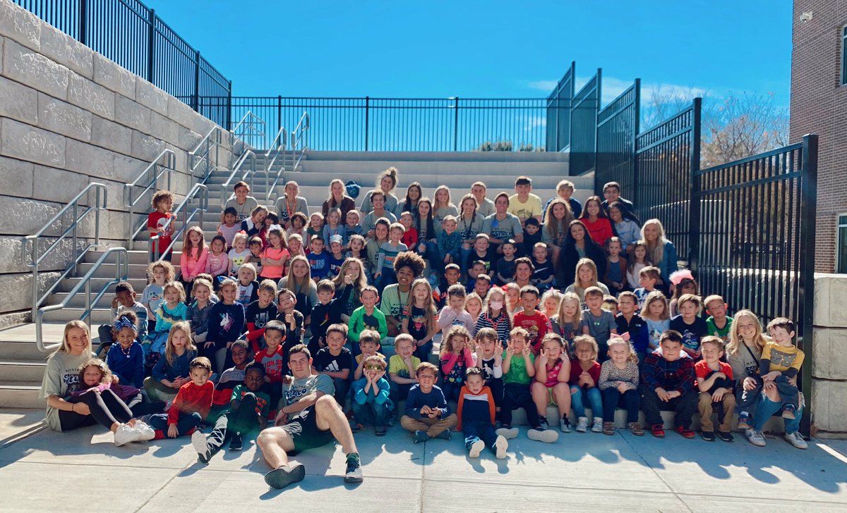 RockwallStuco's tweet photo. rhs stuco had so much fun at recess with the kindergarten classes who brought the most cans to school!💫🧡 https://t.co/WqUdYsIly7