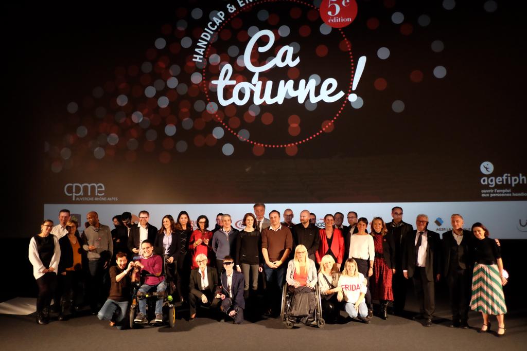 La traditionnelle photo de clap de fin ! Celle d'une vraie Famille : la Famille "Ça Tourne !" Merci à toutes et tous 😘
#catourne2019 #handicap