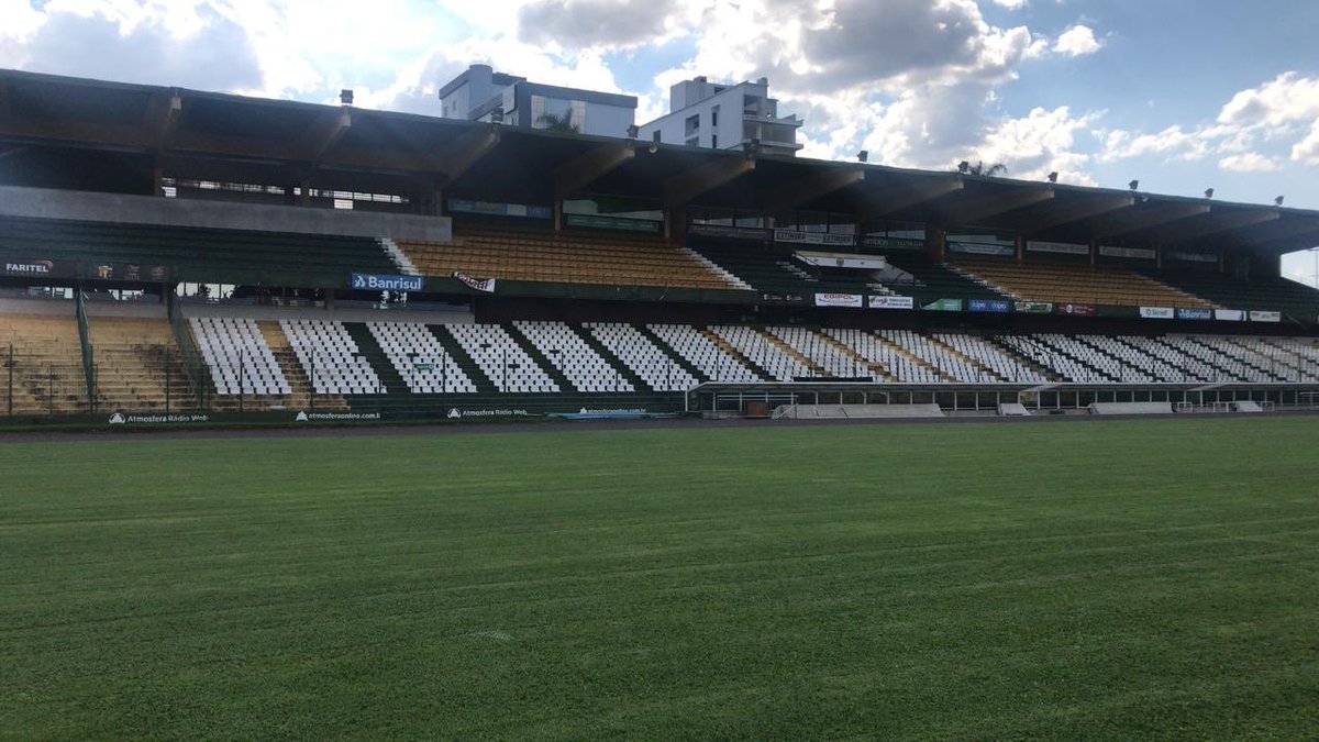 rcordeirocbf's tweet photo. Inspecionando para a CBF o Estádio Colosso da Lagoa, em Erechim/RS, onde o Ypiranga F. C. irá jogar pelo Campeonato Brasileiro da Série C, a fim de proporcionar melhorias e adequações para Licenciamento do Estádio! https://t.co/SxPnN8VwjZ
