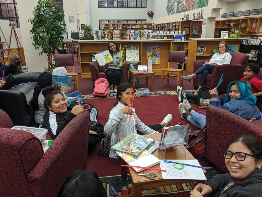 TheKHSLibrary's tweet photo. Amazing #FCS students teaching each other how to #read to children! Fun activities enhance the reading experience with #Arthur! #ReadingRevelation #readingrocks #readtosucceed @maryzurbuchen @FBISD_Libraries https://t.co/fhRLnhbDMT