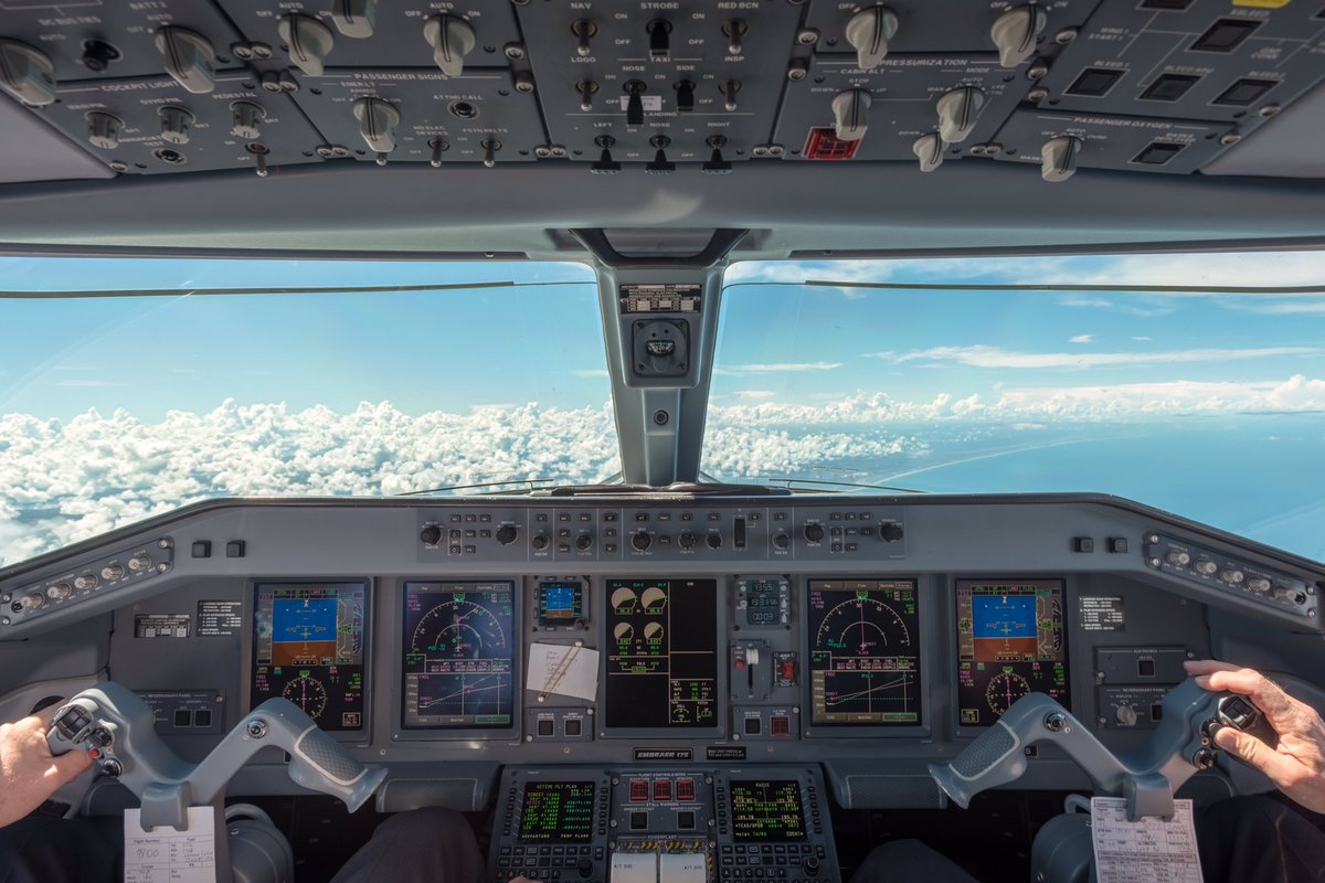 envoyaircareers's tweet photo. our office >>>> your office
#teamenvoy #avgeek #pilotlife #flightdeck #flightdeckviews https://t.co/b4EilAN1KB