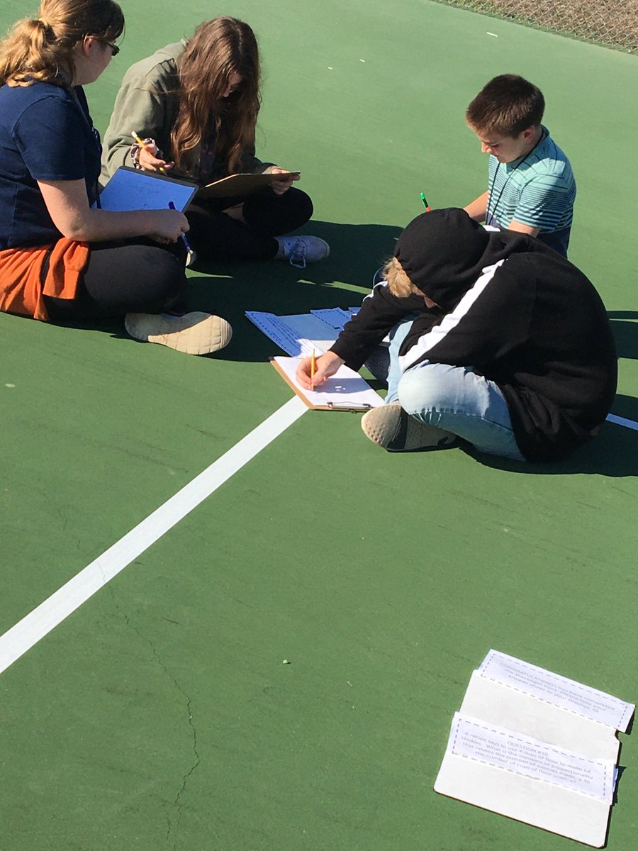 DarceePatton's tweet photo. Mrs. Lewis took advantage of this beautiful day. Who wouldn’t love solving math problems outside? @DavissonDustin @jonny2jacob1 @cperkinsMVMS @MVMSKillian https://t.co/22080uUY7L