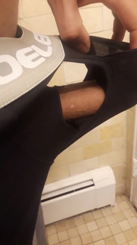 MenPosing's tweet photo. 😳🥵
#gay #gaymen #underwear #hardon #bulge #dick #cock https://t.co/XtahIpAtje