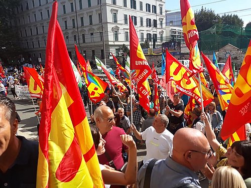 USB_PI's tweet photo. #20Novembre #sciopero #exlsu/ata
Sciopero ex lsu/ata-appalti storici: uniti verso l’internalizzazione
@lofioramonti https://t.co/cLlE5vfrQe https://t.co/RNDxcovxGq