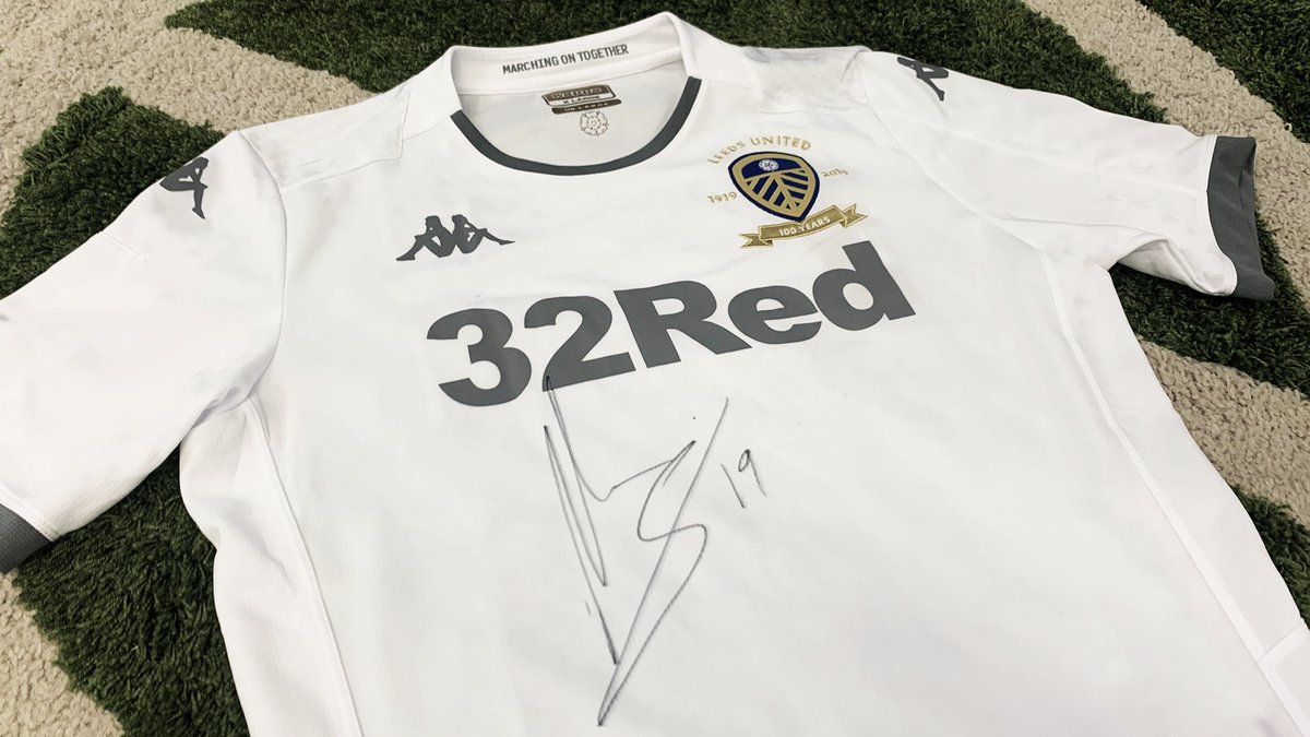 🙌 As well as a new contract, Pablo also signed an #LUFC shirt for us to giveaway! RT and like this post before 5pm on Friday to be entered into the prize draw! T&Cs apply