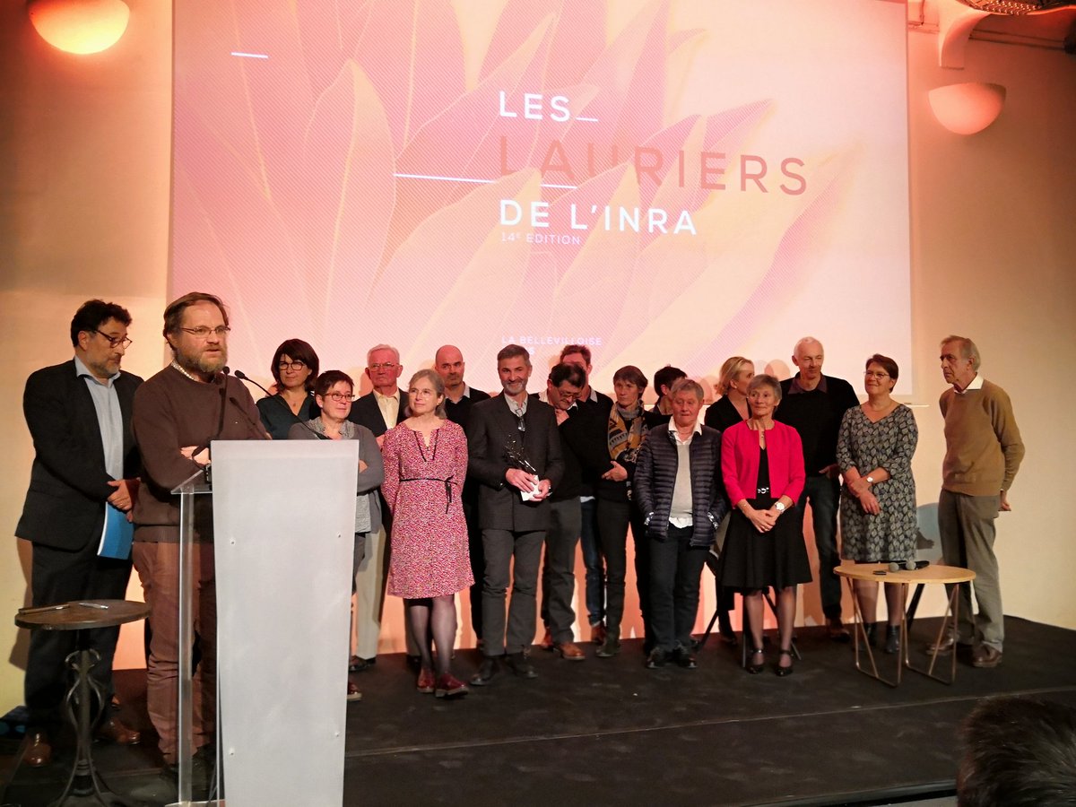 Aux lauriers de l'Inra, le prix collectif impact de la recherche a été décerné à l'équipe de recherche sur la pomme de terre de Ploudaniel et du Rheu @Inra_France <a href="/AndrivonD/">Andrivon Didier</a> <a href="/fnpppt/">FN3PT</a>
