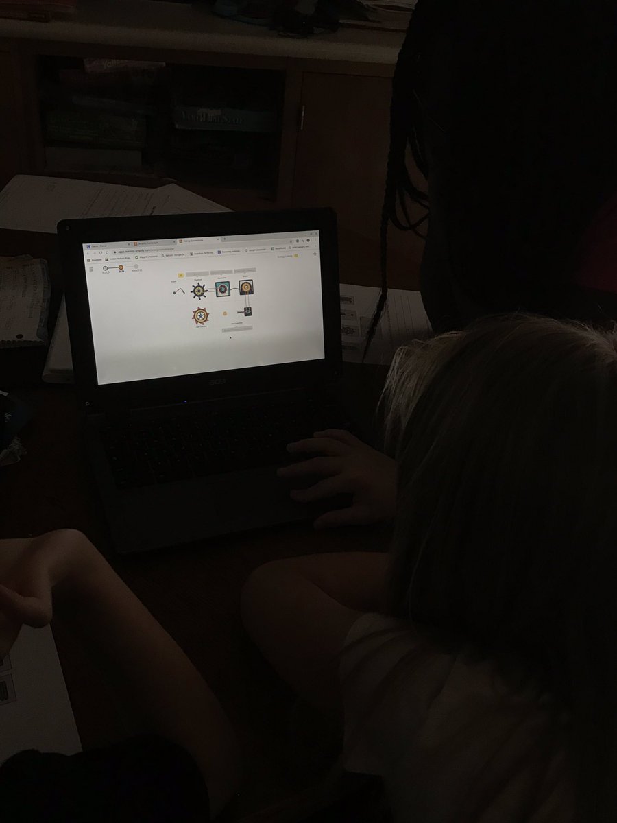 MrsOrellana4's tweet photo. 4th grade is using the energy conversion simulator today to play around with energy sources and electrical output! @wearesteele #HavingFunInC1 #AmplifyScience https://t.co/DiumMx050o