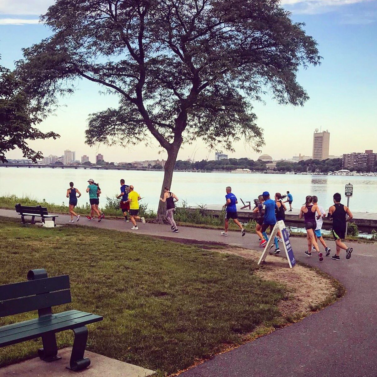 MRunnerSet's tweet image. TAG your running mate below 👇 #motivationalrunnerset #stayfitrunfaster