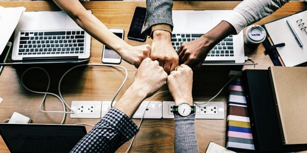 ElastoElizabeth's tweet photo. Human connection matters! At work and in business.
Think back to your WORST job - was it b/c of the people or the job?
Our teams at work matter AND our suppliers/clients.
See how #ElastoProxy can be a part of your team to help your #manufacturing succeed.
https://t.co/jxaKSFZ9W9 https://t.co/E4LHDMT88s