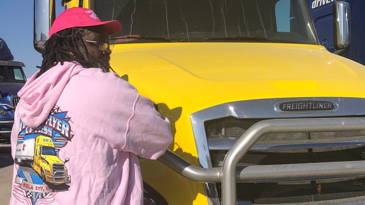 driveWFX's tweet photo. Johnnie came on board with us last week as a Contractor-and was greatly amused to find we had a hoody with "his truck" on the back. Welcome aboard and happy driving in your bright yellow Cascadia!
#driveWFX #ontheroad #freightliner #trucking #CDLcontractor #drivethedream https://t.co/X23KVN9s28
