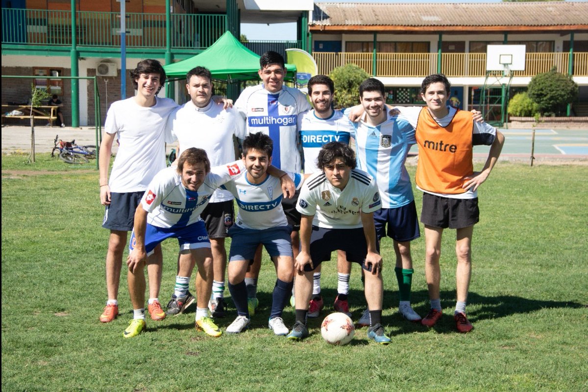 UNCANOS's tweet photo. Una destacada participación tuvieron los Ex Alumnos👏🏻👏🏻👏🏻 en la Copa Integración 2019, organizada por el @santacruzdeunco. 
Futbolito:
1° Lugar Alumnos.
2° Lugar *Exalumnos*
3° Lugar Apoderados.
4° Lugar Profesores.
Voleibol:
1°Lugar *Exalumnas* 
2°Lugar Alumnas. https://t.co/pRg3e6eWdc