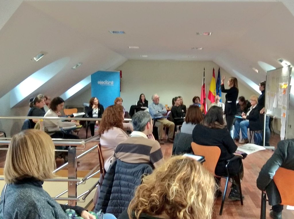 Muchas gracias a <a href="/raquelroca/">Raquel Roca</a> y a tod@s l@s técnic@s y profesionales que han participado hoy en el encuentro Emplealab/OIJs, que hemos organizado desde Ejecant/Dirección General de Juventud, aportando su conocimiento y propuestas para mejorar el empleo joven. 🔝🔝🔝👍