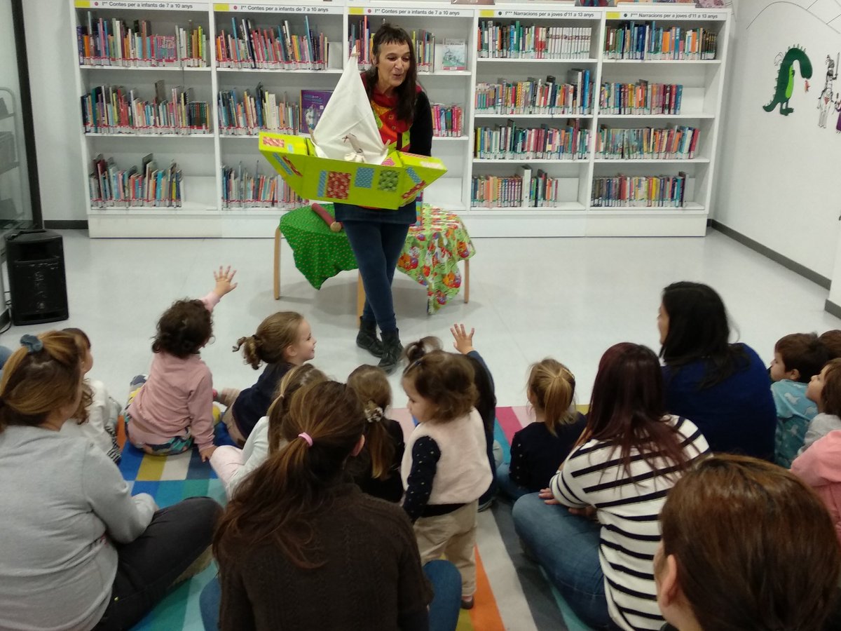 Comvulguis3's tweet photo. Una caricia actuar avui a la #biblioteca de #santfostdecampsentelles. Moments tendres, #momens festius... i #XINOXANO vaig acompanyant a la #primeraInfancia en aquest #viatge de #creixer! @quefemalesbiblios @EscenaFamiliar https://t.co/ZdDEtvoPlS