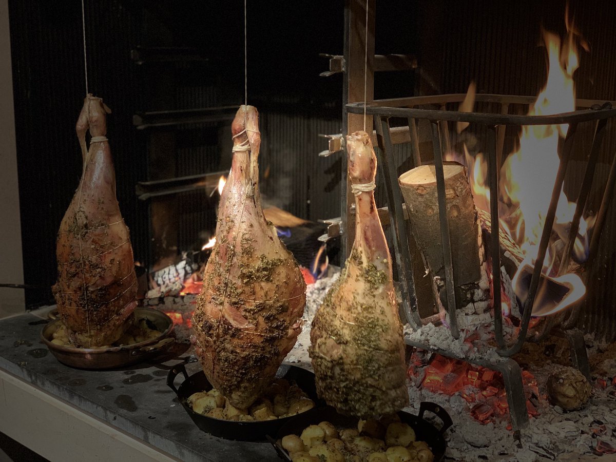 tssorcinelli's tweet photo. And if the #winter get too #serious than you need some #serious #cookingmaster !!! 🍖🥩🍖 #yum unbelievable #LegOfLamb and #dinner is served! 🤤🤤🤤 #TuesdayMotivation #TuesdaySupper #Restaurants #Fire 🔥🔥🔥🤗 https://t.co/NRQnQy4UZu