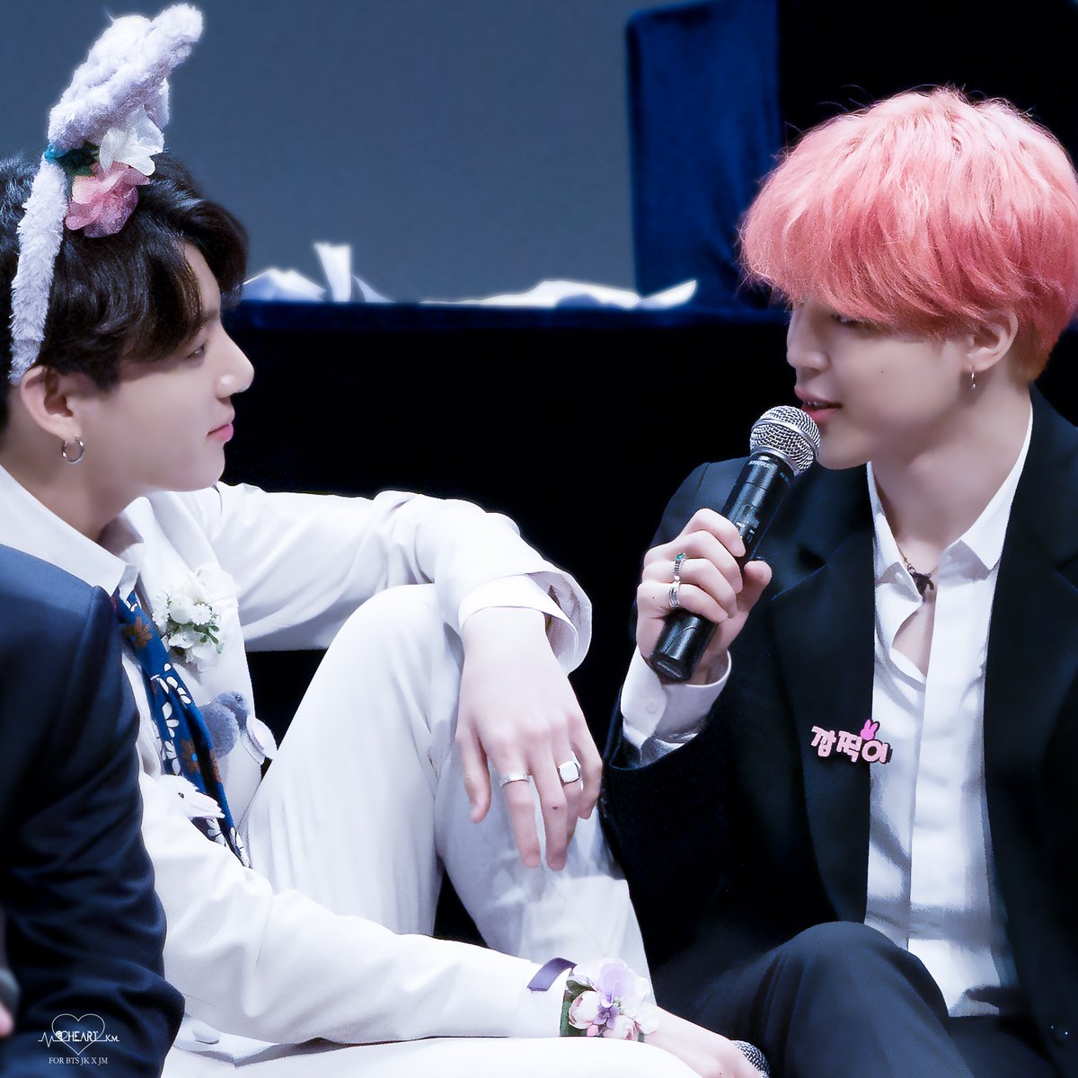 190425 신촌 엠투유 팬싸 HD🐰🐥
 
하루에도 몇 번씩 널 보며 웃어 난
You are the apple of my eye ❣☺️

#정국 #지민 #JK #JM
#JUNGKOOK #JIMIN 
#방탄소년단 #BTS
#Kookmin #국민 
<a href="/BTS_twt/">방탄소년단</a>