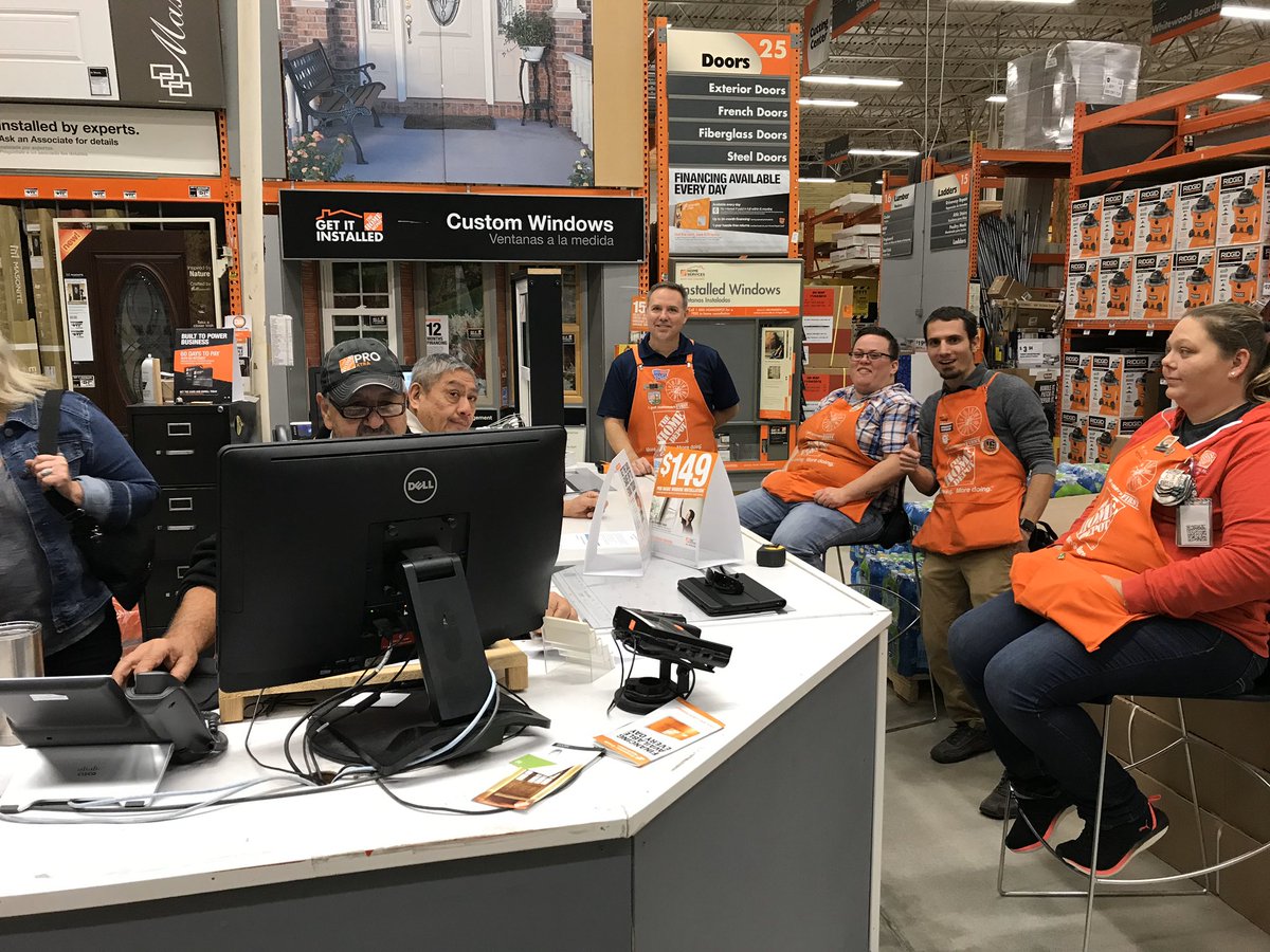 Thanks Rob and Carey from #HDE, super PK on Windows and doors!  <a href="/DanMallonhd/">Dan Mallon</a> @MaeEvaWhite <a href="/sherhinkley/">Cherie Hinkley</a> <a href="/mcdaniels_mel/">Mel McDaniels</a>