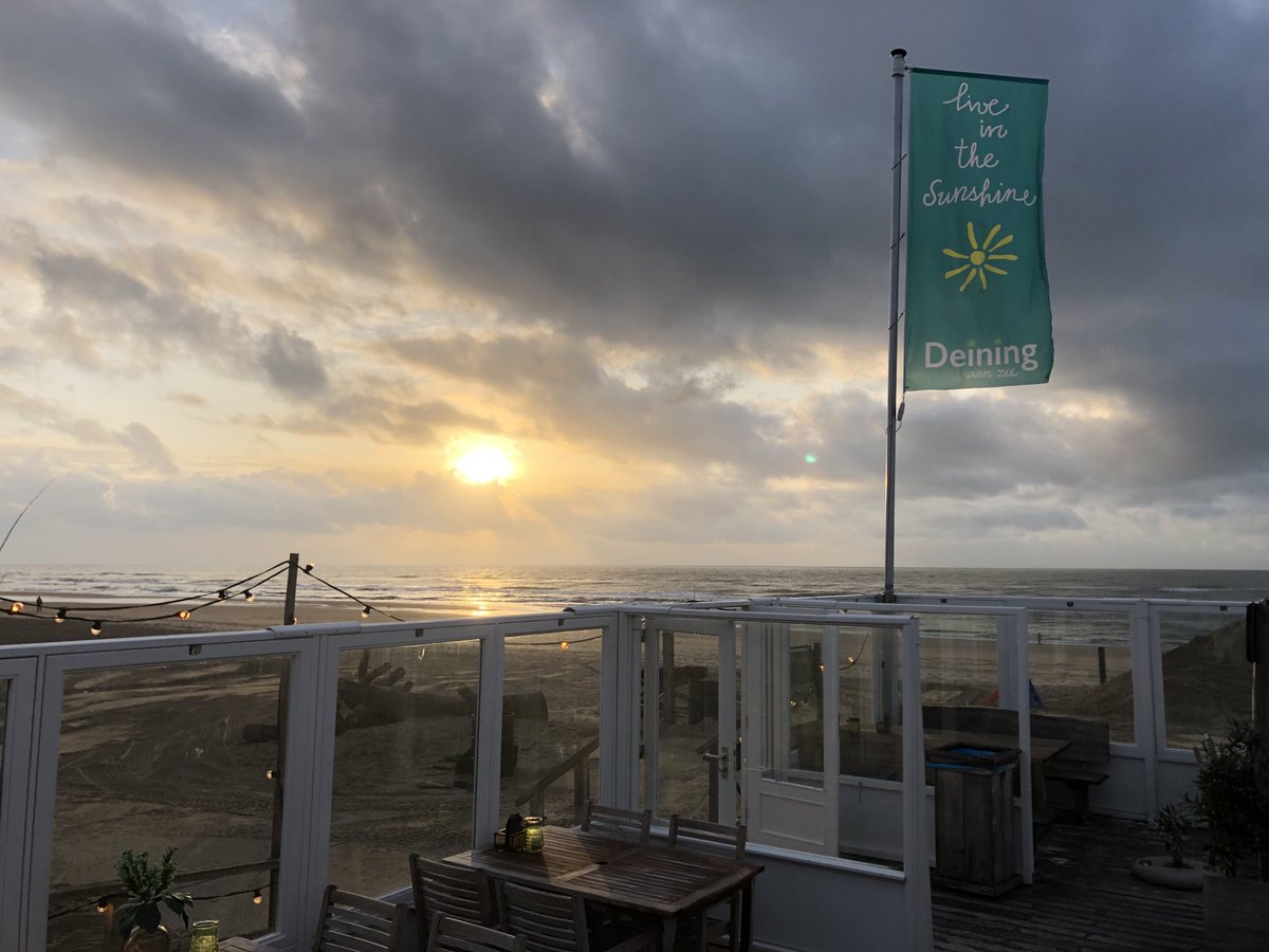 Koude avonden leveren vaak mooie beelden op van de ondergaande zon. Bij Deining binnen is het lekker warm! 🔥