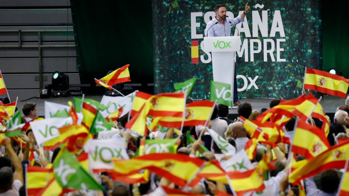 El mensaje de <a href="/vox_es/">VOX 🇪🇸</a> al PSOE: ‘Devolved el dinero, golfos’ bit.ly/2XvzXnz