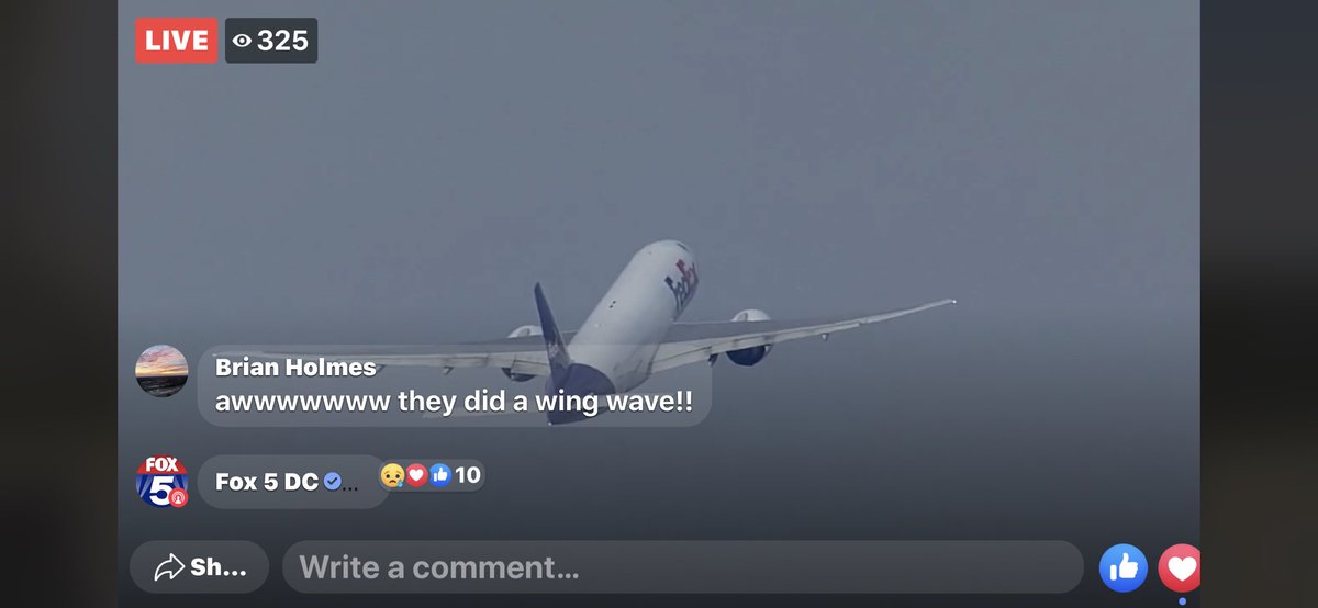 dawnkc1111model's tweet photo. I’m so sad😢🐼! I think I heard him fly over my apartment!
🐼😊🙏🏻 Safe travels! #ByeByeBeiBei #beibeipanda https://t.co/Q2rRpKwwaS