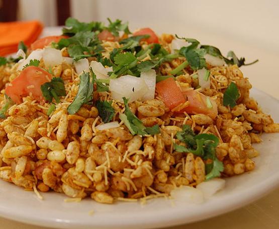 apoorvaranu's tweet photo. #Bhelpuri - an Indian snack. 
One of my favourite delish. A Homemade easiest snack.
Delectable toothsome appetizer.😋
no frying needed.. wowww.. mouthwatering... a very palatable spicy dish. 
More of it.. it is of low calories &amp; very nutritious. A good deal for weight watchers.😃 https://t.co/aUM7j0OiEE