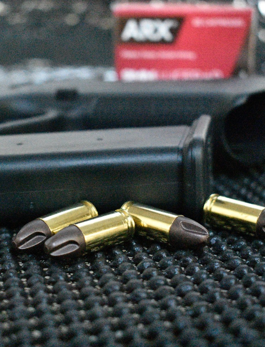 INCEPTORAMMO's tweet photo. What does your EDC look like these days? https://t.co/KRV4lP1aAz