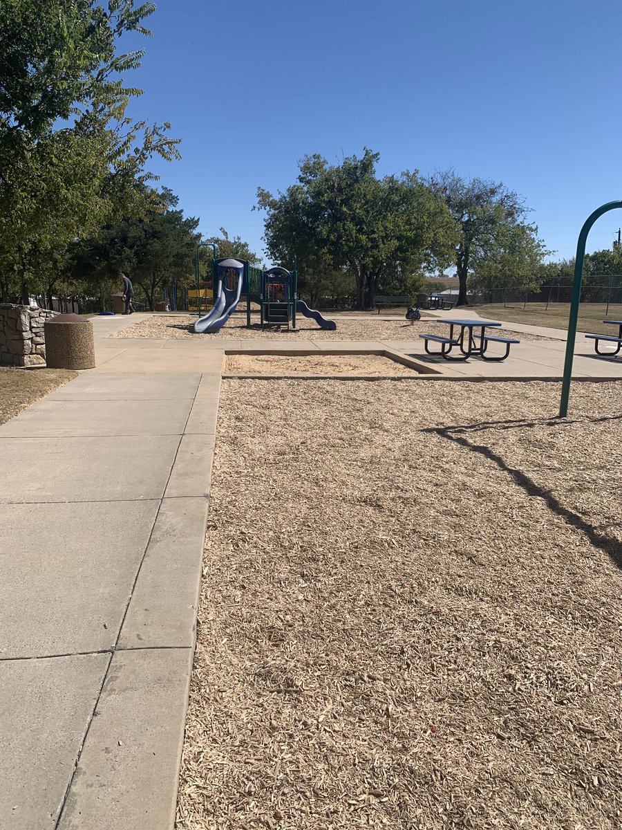 DecaturKeep's tweet image. Oct 12 we had our first Fall Sweep! Our volunteers helped move 3 truck loads of mulch for 3 of our playgrounds. First State Bank has shredding service &amp;amp; Renshaw’s had a medicine disposal service. #keeptexasbeautiful