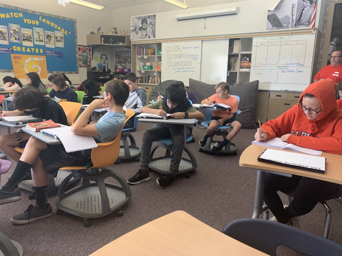audreymantell's tweet image. Ss completing a quick write focused around Claim, Evidence and Reasoning in ELA 7. ⁦@goTeamUMS⁩ ⁦@usdlearns⁩