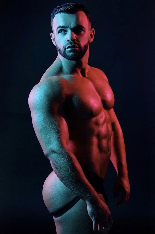 I recommend to follow this hot piece of man meat @SeanBoyuk immediately if not sooner 🤤🤤🤤