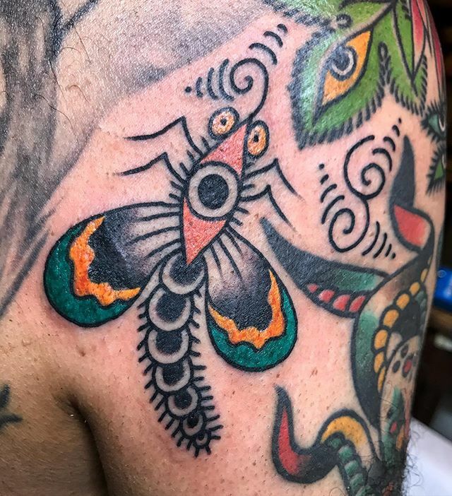 Some filler for Noah below a bigger tattoo I did - (that I can’t seem to get a good photo of 😩) #fillertattoo ift.tt/2XxNs6y