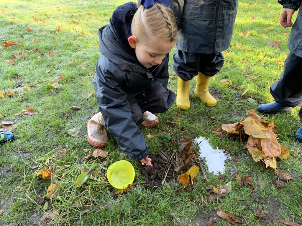 scps_foundation's tweet image. Lots of fun in our Forest School session this morning. We made our own ‘We’re Going on a Bear Hunt’ small world and retold the story. #springcottageeyfs #springcottageforestschool #springcottagereading 🐻 🌲