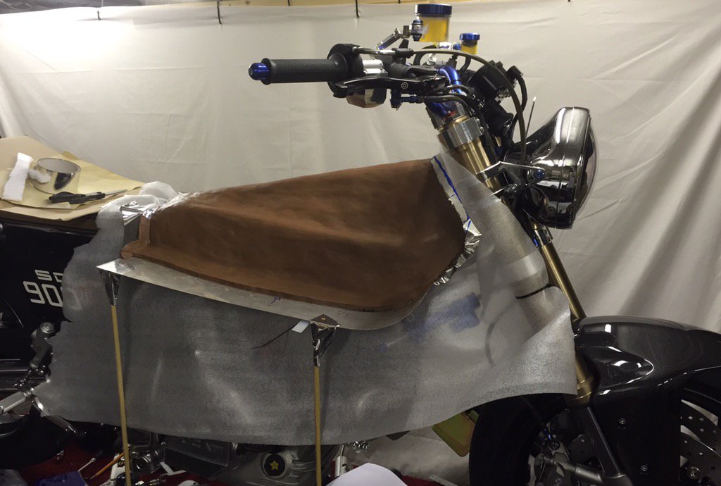 McWojjed's tweet image. Good progress or I'm soooo far down the wrong rabbit hole it aint funny 🙈 #shedbuilt #customcarbon #fueltank