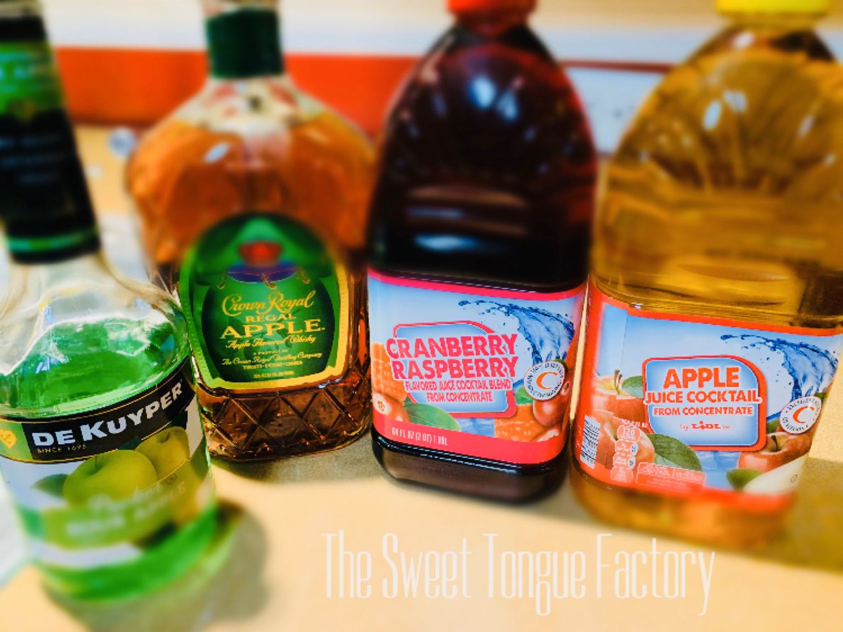 sweet_tongueLLC's tweet photo. * CrownBerry Lemonade 🍋 Made with @crownroyal, Sour Apple Pucker, CranRaspberry &amp; Apple Juice topped with Lemonade
.
.
.
.

#CrownRoyalApple #Mixologist #MobileMixologist #757Mixologist #757 #VA #Bartender #MobileBartender  #SweetTongueFactory #TheSweetTongueFactory https://t.co/8q3aprS7yy