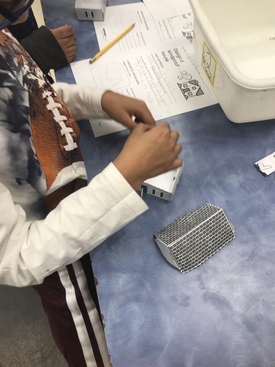 PGM @PGM_FTPSchools  4th grade students, with Science Specialist Mrs. Calhoun, testing paper houses and roofs. Students observed the effects of wind and designed and tested their own ways to counter the effects of hurricane force winds!

Science is doing! @FTPSschools