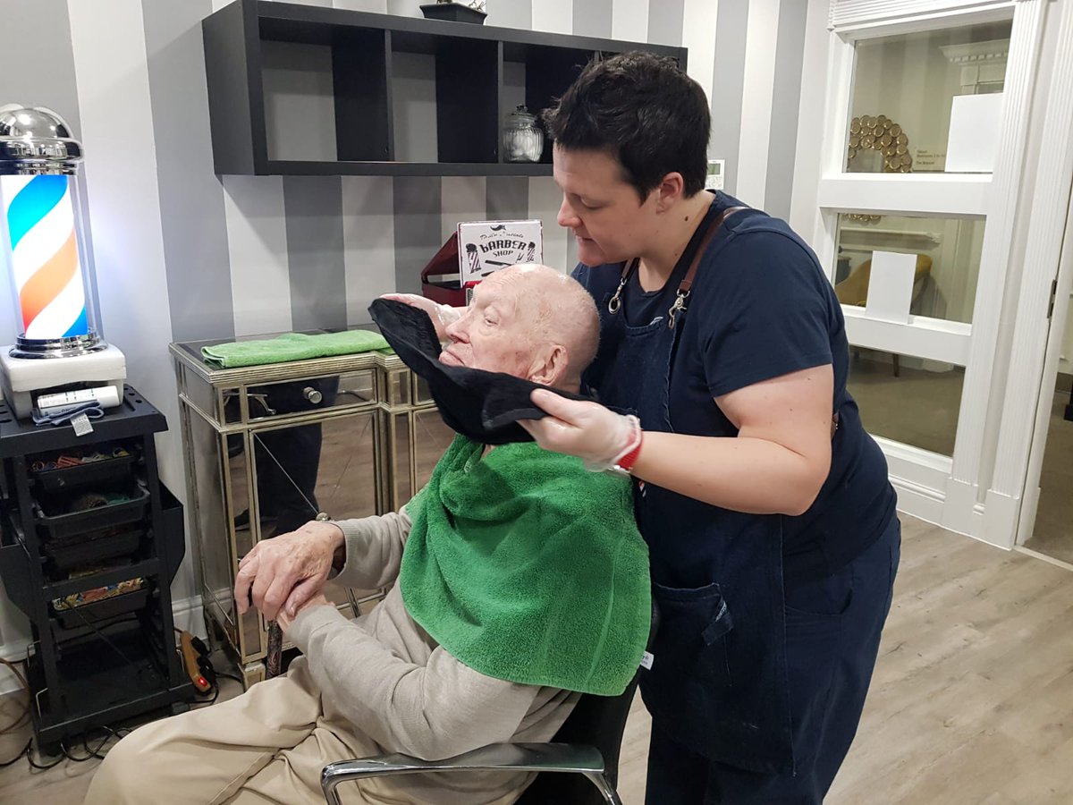 KingsLodge_ACL's tweet photo. Our Memory Lane Barber Louise was in today giving our gents a well deserved pamper. 
They all left feeling fresh, handsome and ready for the rest of the week. 
#kingslodge #camberley #auracareliving #carehome #memorylanebarber #barber https://t.co/ojegYZNyMe