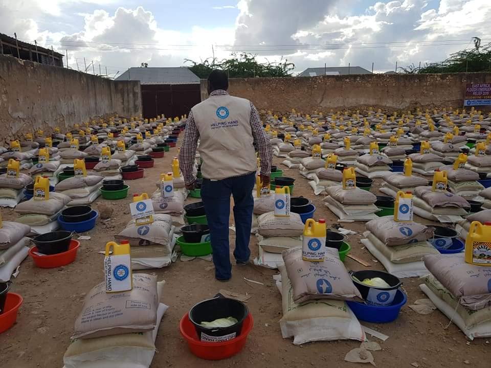 Helping Hand USA is Alhamdullahi #Beledweyne

Heavy rains have displaced tens of thousands of People , destroying crops and paralyzing transport.

Distribution of Food and non-food items to floods affected families in Baledweyne, Somala

Donate at: hhrd.org/eastafricafloo…