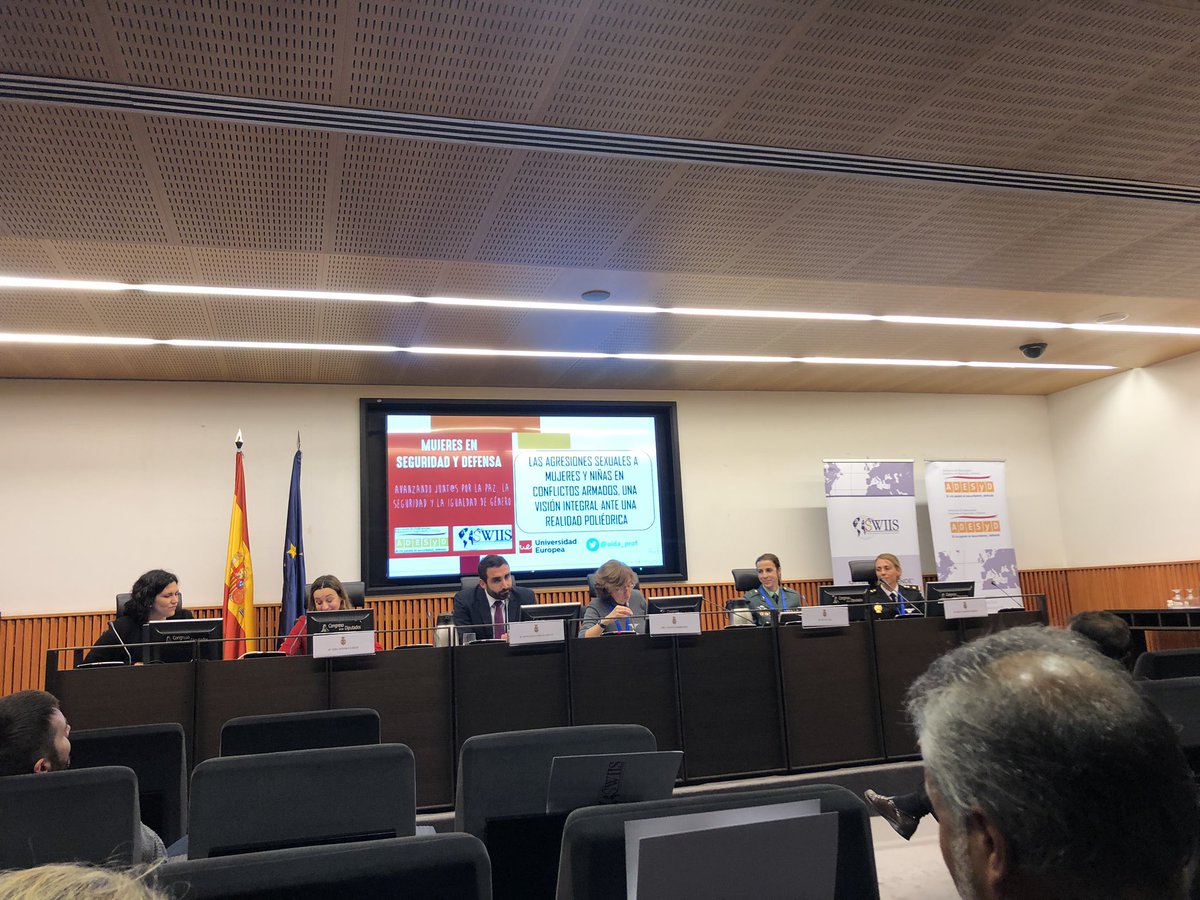 KoussayBoulaich's tweet photo. Enhorabuena a la gran labor de mi amiga @mariancaracuel por fomentar el debate en España sobre la participación de la mujer en misiones internacionales de mantenimiento de la paz, hoy en el Congreso de los Diputados @ADESyD2011 @JDiezAlcalde @Congreso_Es @SWIIS2011 https://t.co/0Zay1RZJrU