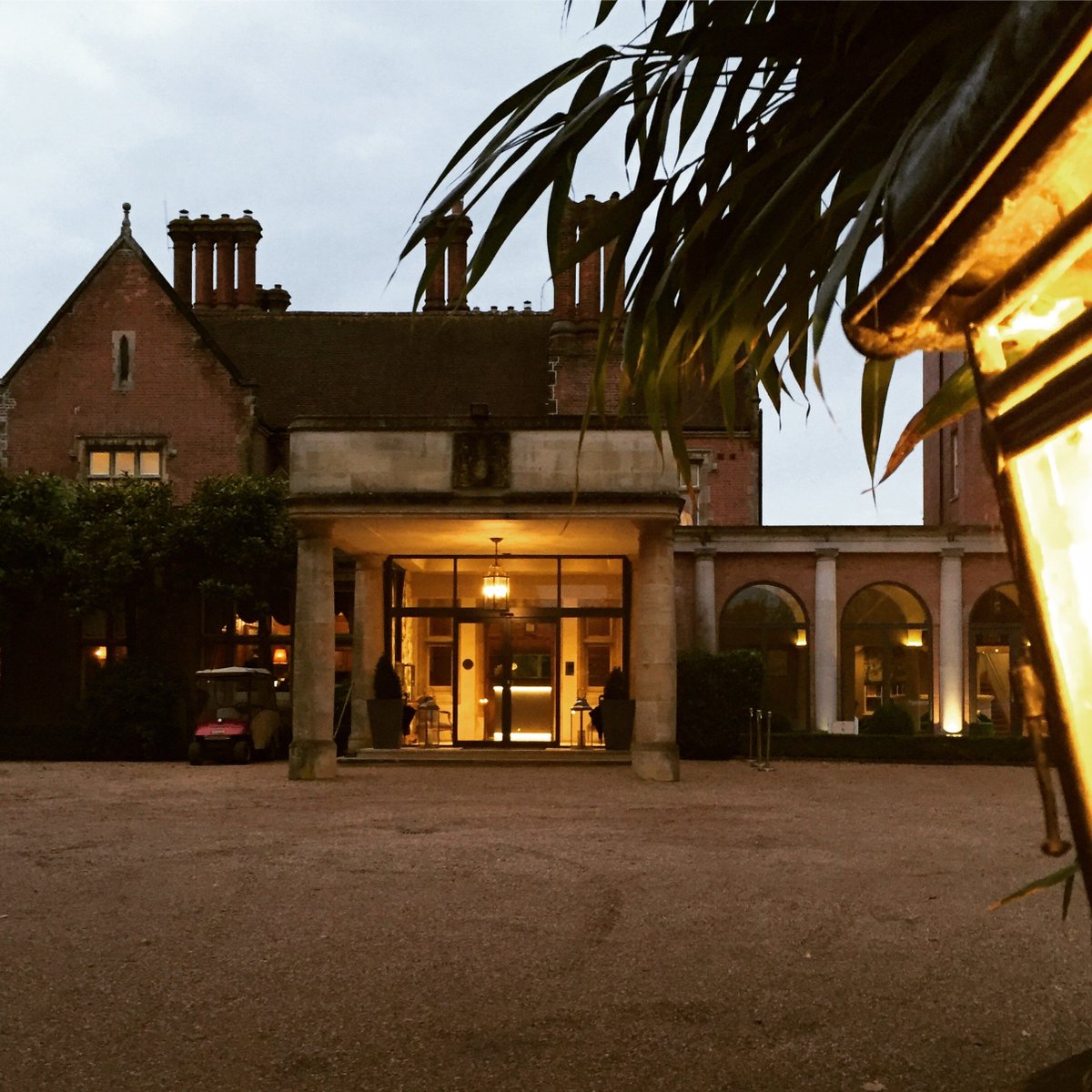 The cosiest glow from Alexander House this evening, the perfect place to return to after a chilly Autumn walk 🍁
#Alexandermoments #Yourutopia