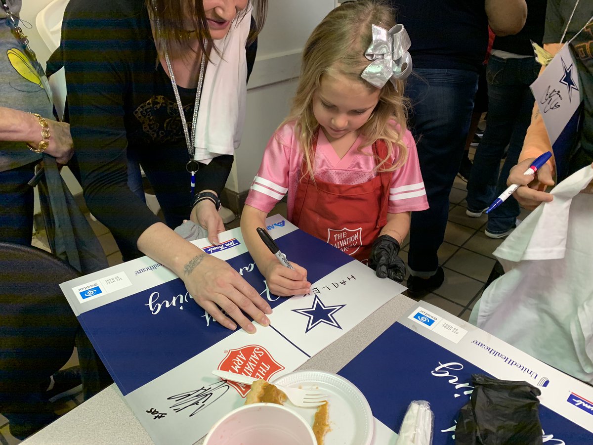 Moment of the morning — while her father @JasonWitten signs autographs a few feet away, Hadley Witten (who turns 5 on Thursday) signs autographs too, at the @salvationarmy in Dallas.