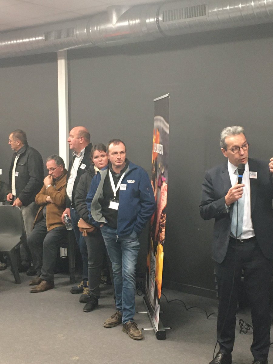 thierrybernier7's tweet image. Présentation du #labelrouge à tech élevage par @DenisLEROUGE1 #interbev @CedricMandin @BrunoDufayet   @MickTrichet