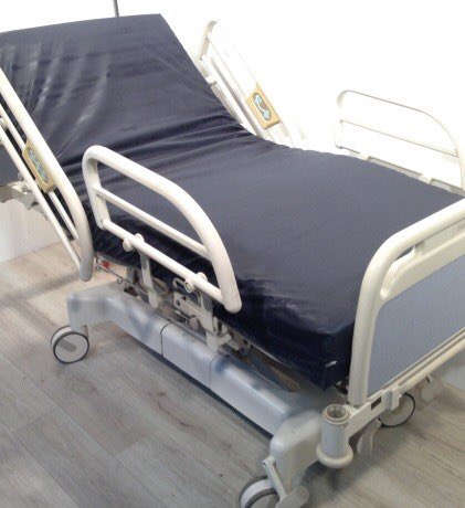 Super_Centex's tweet photo. Help us get the equipment my mother needs so that she can come home and continue life saving chemotherapy #cancersucks She was diagnosed in July and lost her leg in an unrelated illness. We need to keep her around for ALOT longer. #backoffsatan https://t.co/CQEkqyRG7u