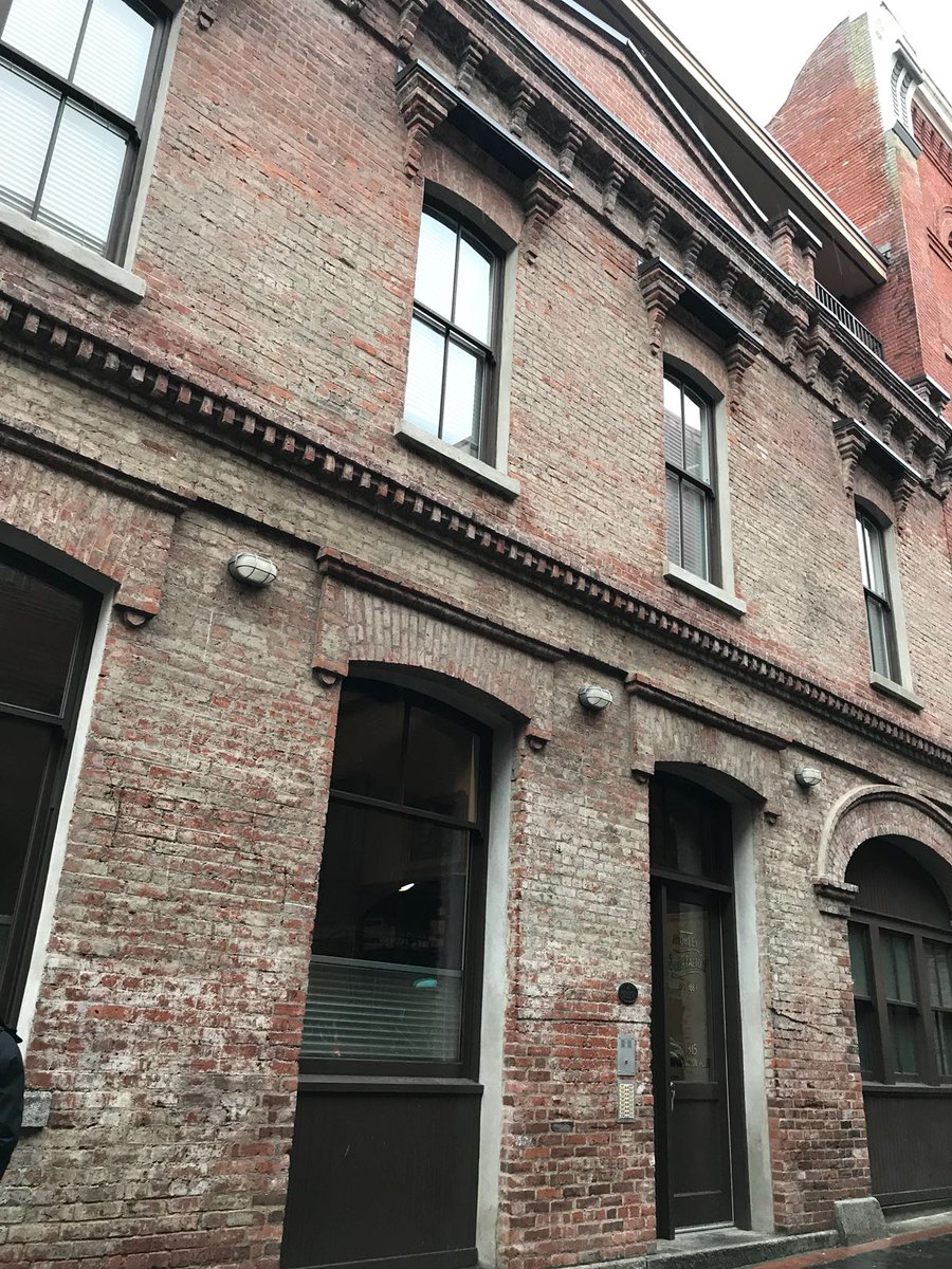 Woodworksinfo's tweet image. Vintage Woodworks provides our commercial clients restoration of jambs, and sash with options such as restored sash with existing glass or new laminate glass or new thermally efficient double glazed sash in restored jambs. #woodwindow #customwindow 
vintagewoodworks.ca/commercial/