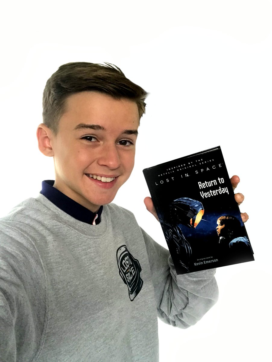 Legendary's tweet image. Now’s your chance to RT to win a copy of Lost in Space: Return to Yesterday signed by @LostinSpaceTV star @MaxwellJenkins8!
#ReadLostInSpace

You can also buy your copy here: 
bit.ly/2M81tCk

Rules: bit.ly/2r5UUtq