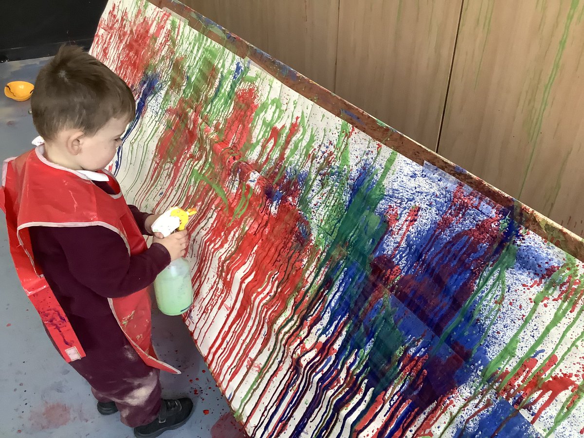 anfieldroadeyfs's tweet photo. Getting our finger muscles working while also getting messy π #babybugs #itsfunbeing2 https://t.co/pJCFDyWbuk