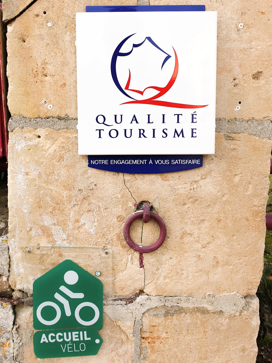 Ducoqalane79's tweet photo. Remise officielle de la plaque #QualitéTourisme par @2SEVRESTOURISME. En 2019, 3 embarcadères et le site de visite @Ducoqalane79 obtiennent cette marque d'État. La qualité de l'accueil et des prestations est aujourd'hui récompensée.
#DeuxSèvres #MaraisPoitevin #ducoqalane 👏🇨🇵 https://t.co/AehtA86EAA